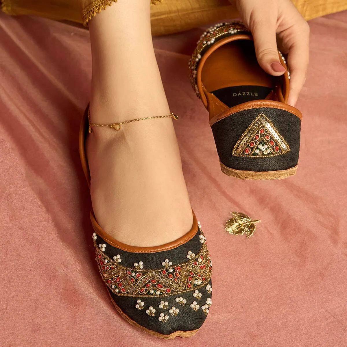 Adele (Black)