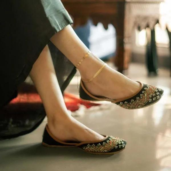 Adele (Black)