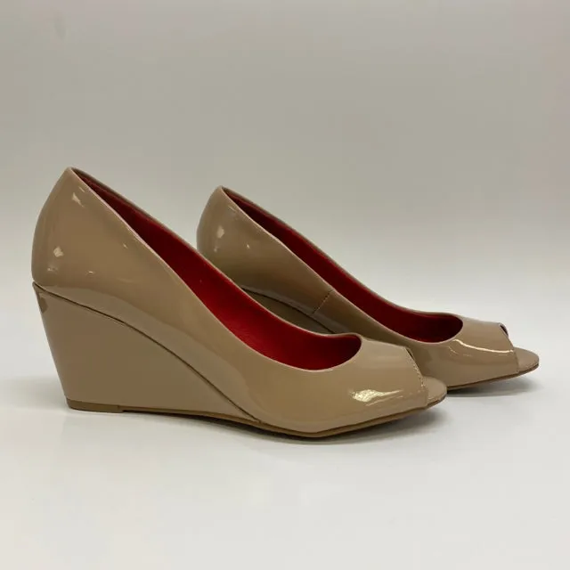 Chinese Laundry Women's Size 8 Tan Solid Wedge Shoes