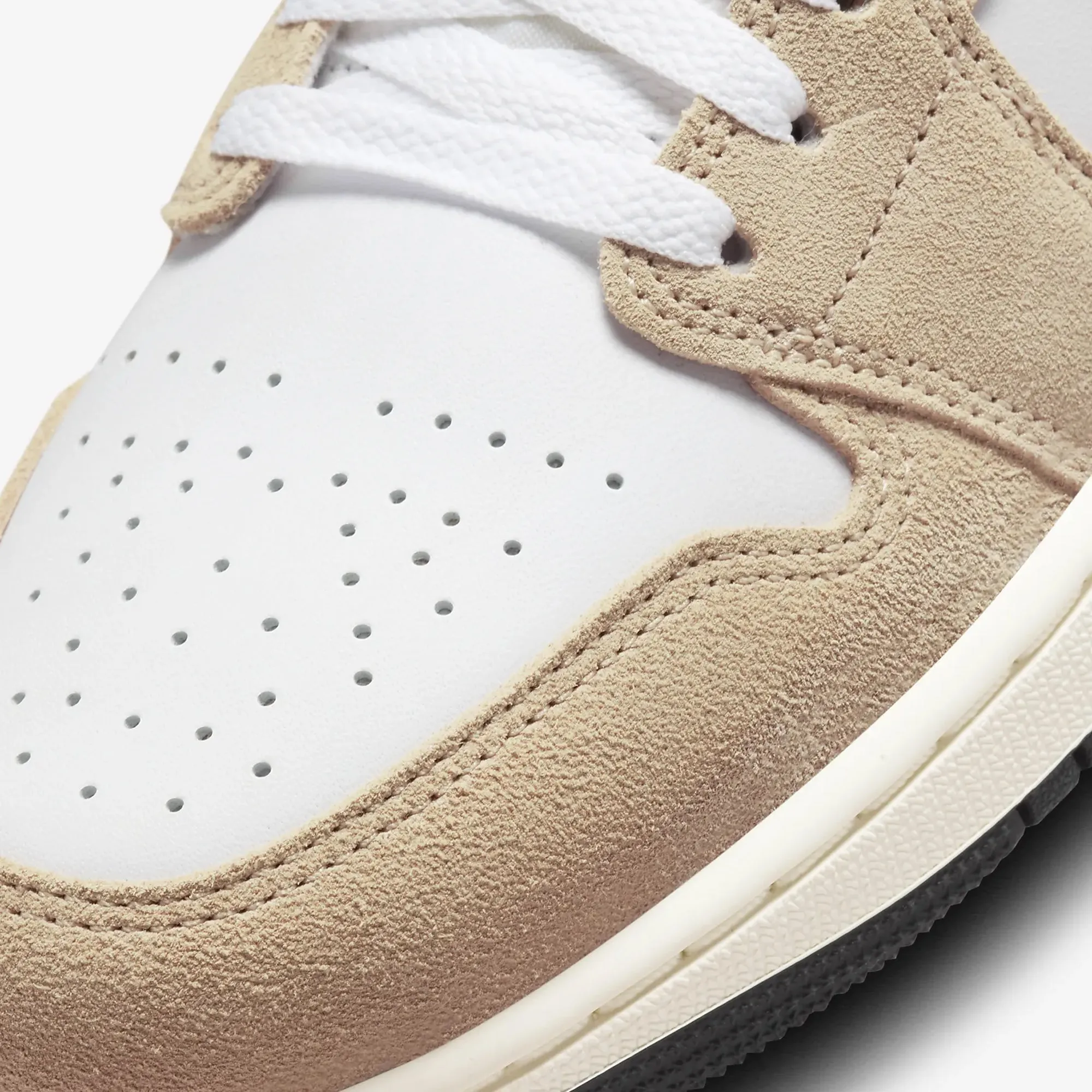 Jordan | AIR JORDAN 1 LOW SE  { HEMP/LT BRITISH TAN-WHITE-BLACK