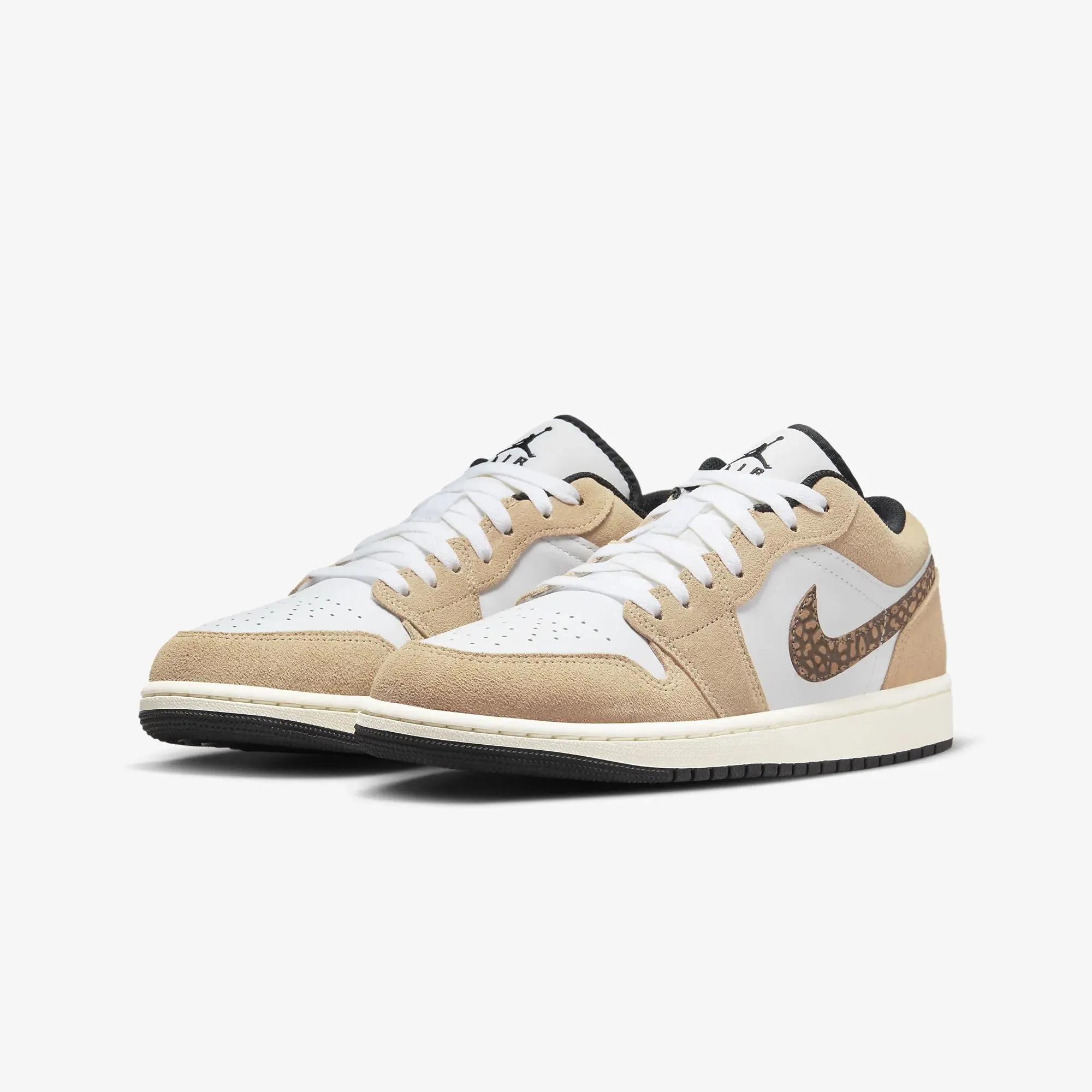 Jordan | AIR JORDAN 1 LOW SE  { HEMP/LT BRITISH TAN-WHITE-BLACK