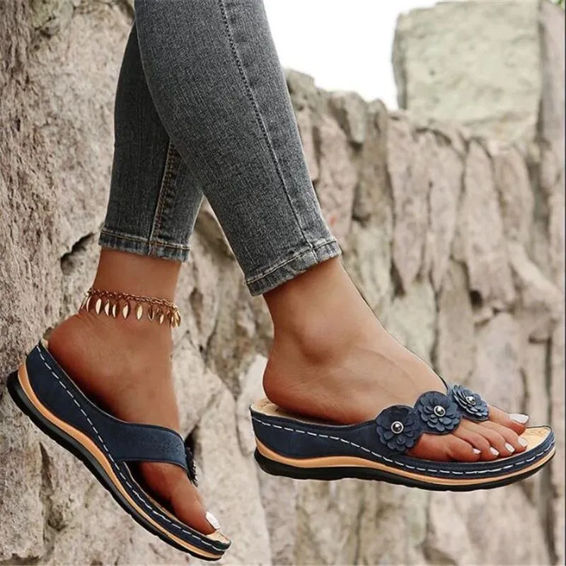 Nanccy Lightweight Flowers Clip Toe Sandals