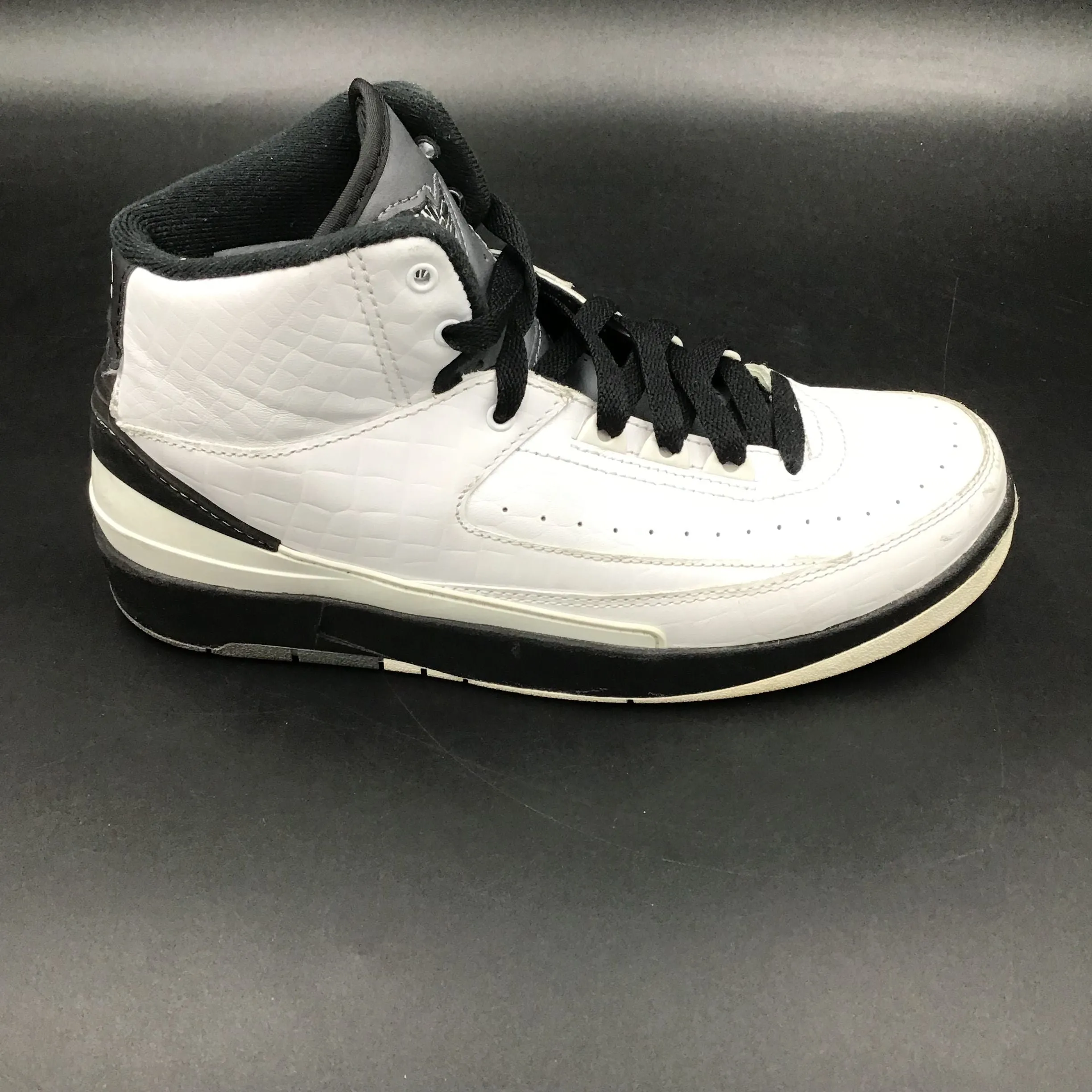 Nike Air Jordan 2 Boy's Retro 'Wing It' Sneakers-Size: 5.5Y ( COA)