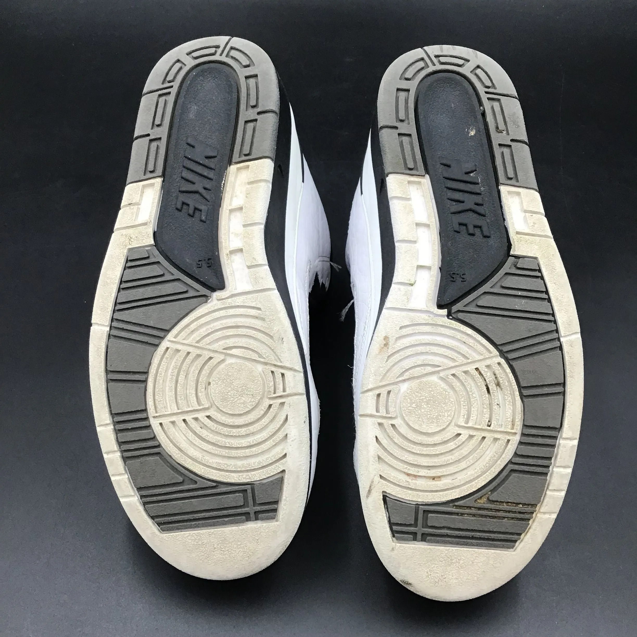 Nike Air Jordan 2 Boy's Retro 'Wing It' Sneakers-Size: 5.5Y ( COA)