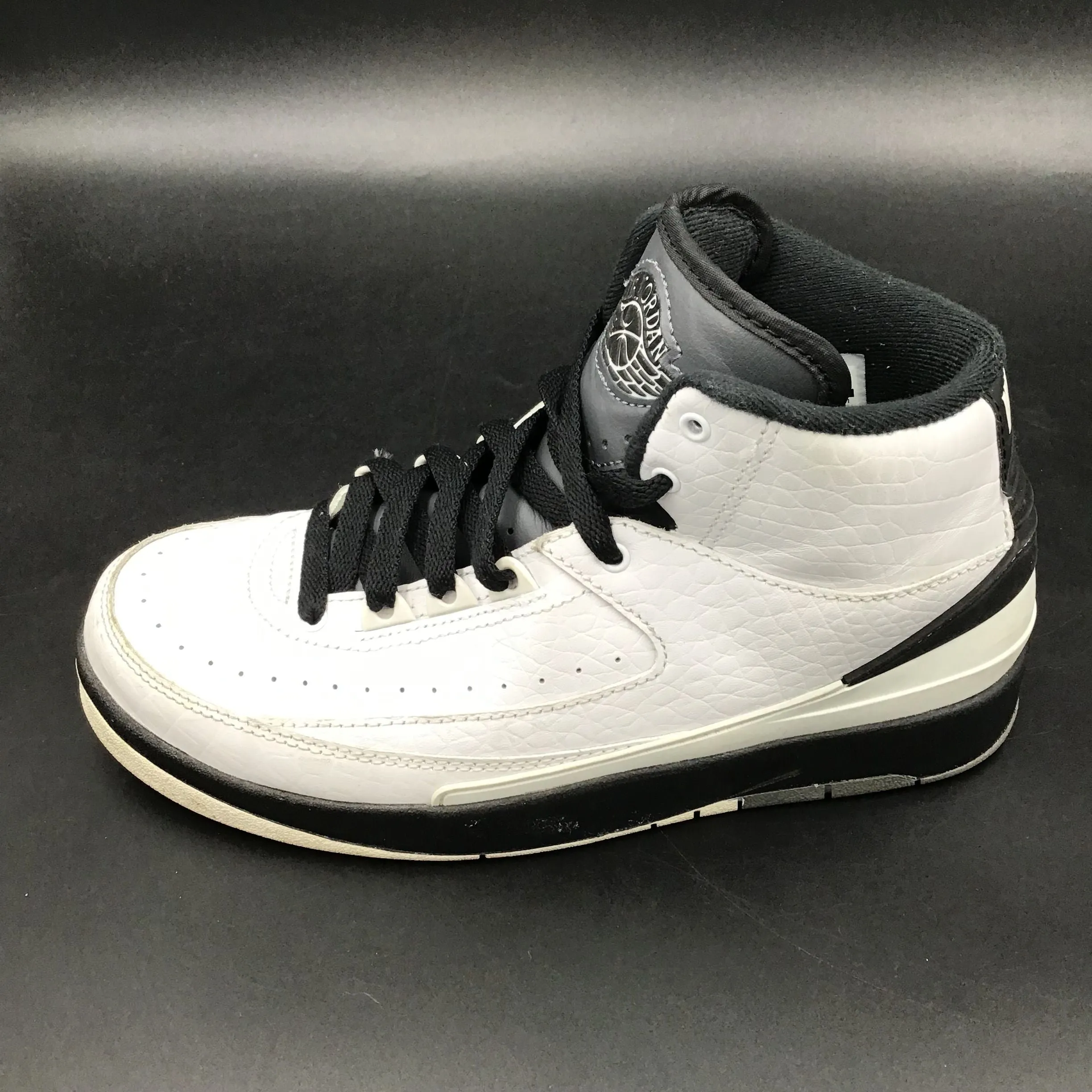 Nike Air Jordan 2 Boy's Retro 'Wing It' Sneakers-Size: 5.5Y ( COA)