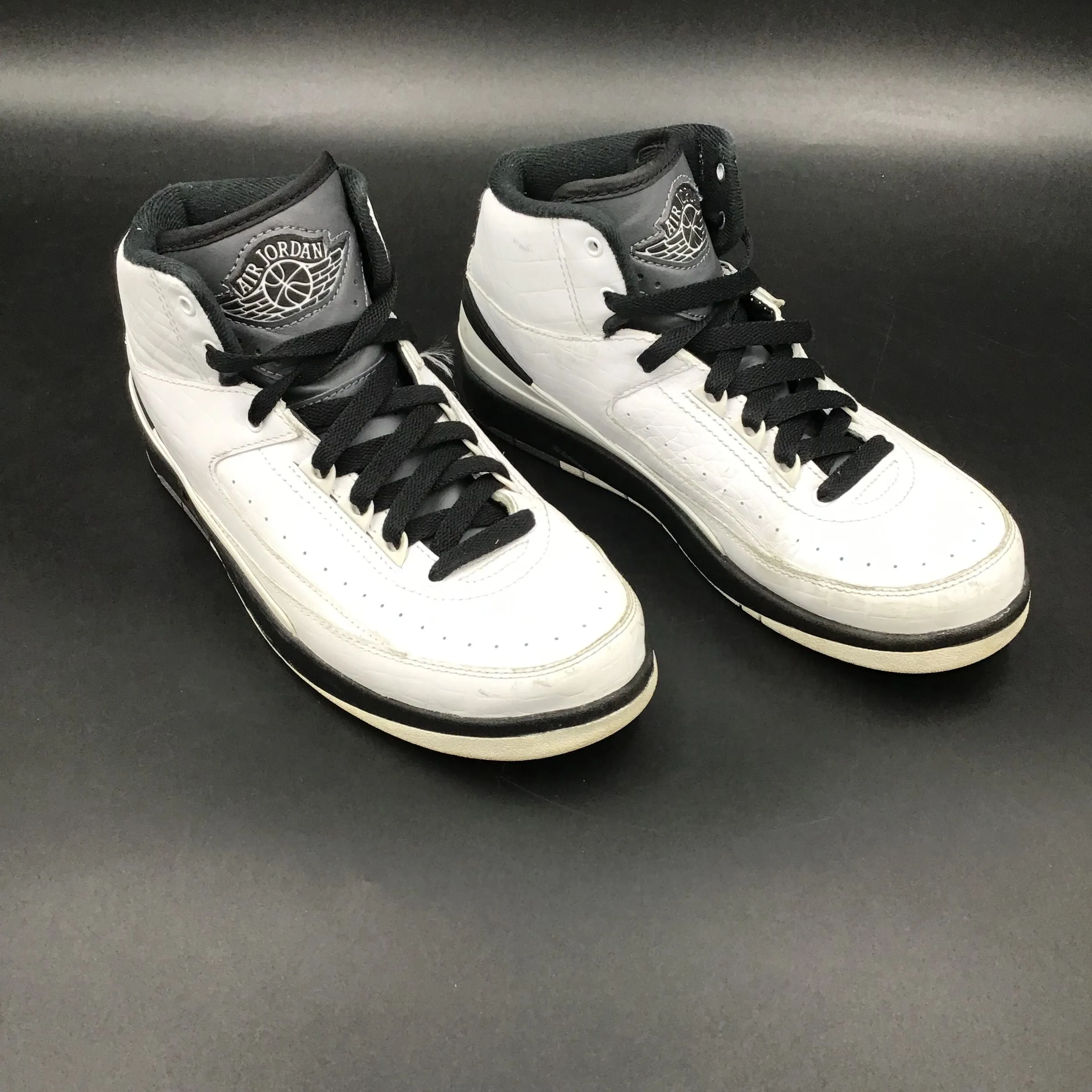Nike Air Jordan 2 Boy's Retro 'Wing It' Sneakers-Size: 5.5Y ( COA)