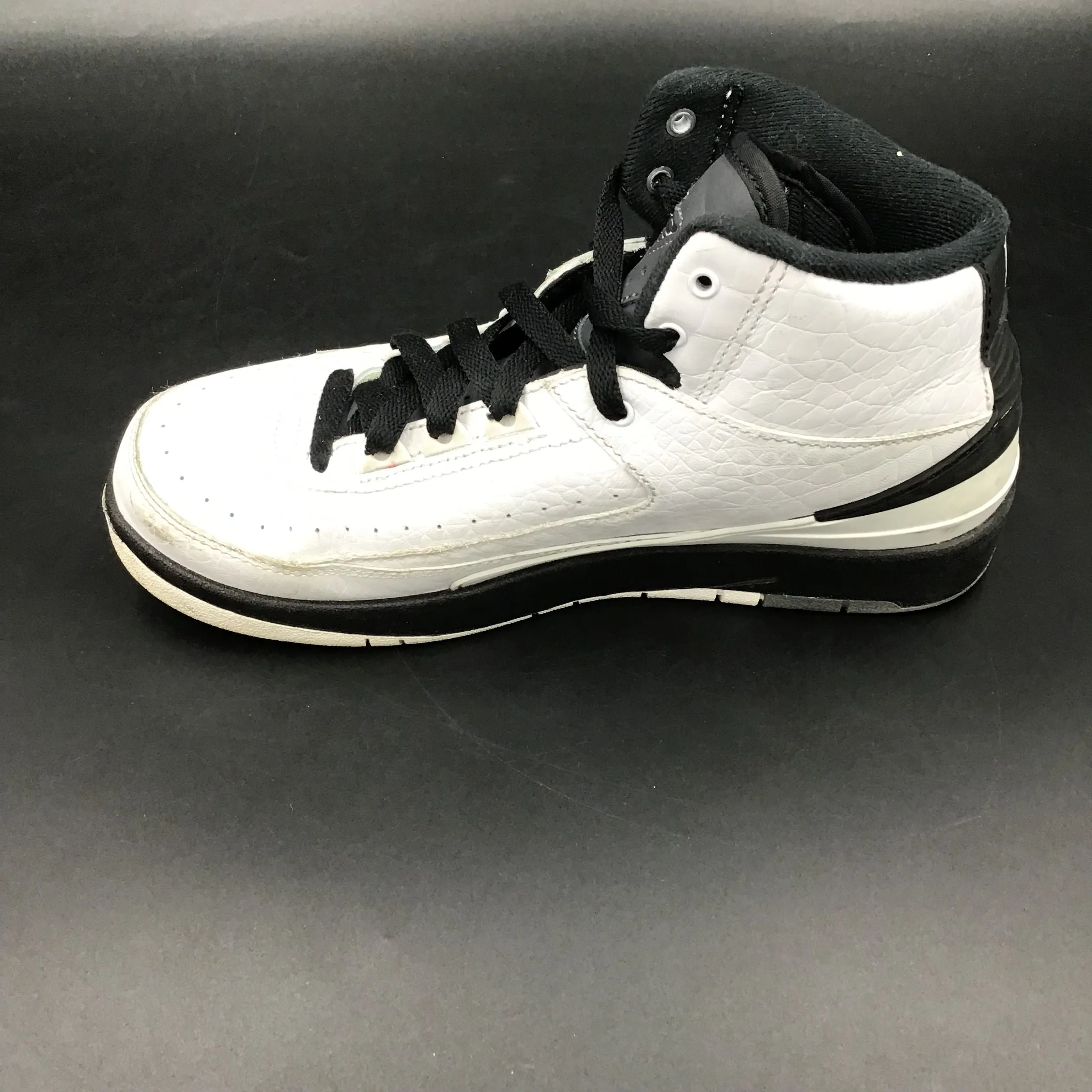 Nike Air Jordan 2 Boy's Retro 'Wing It' Sneakers-Size: 5.5Y ( COA)