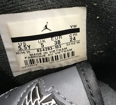 Nike Air Jordan 2 Boy's Retro 'Wing It' Sneakers-Size: 5.5Y ( COA)