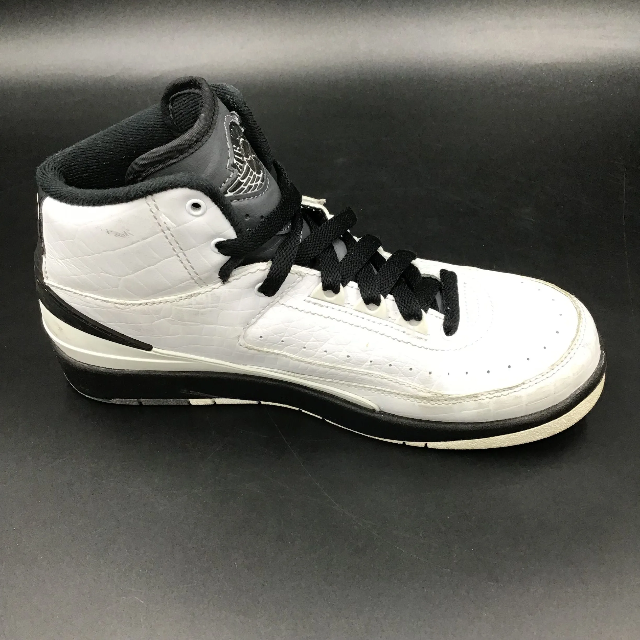 Nike Air Jordan 2 Boy's Retro 'Wing It' Sneakers-Size: 5.5Y ( COA)