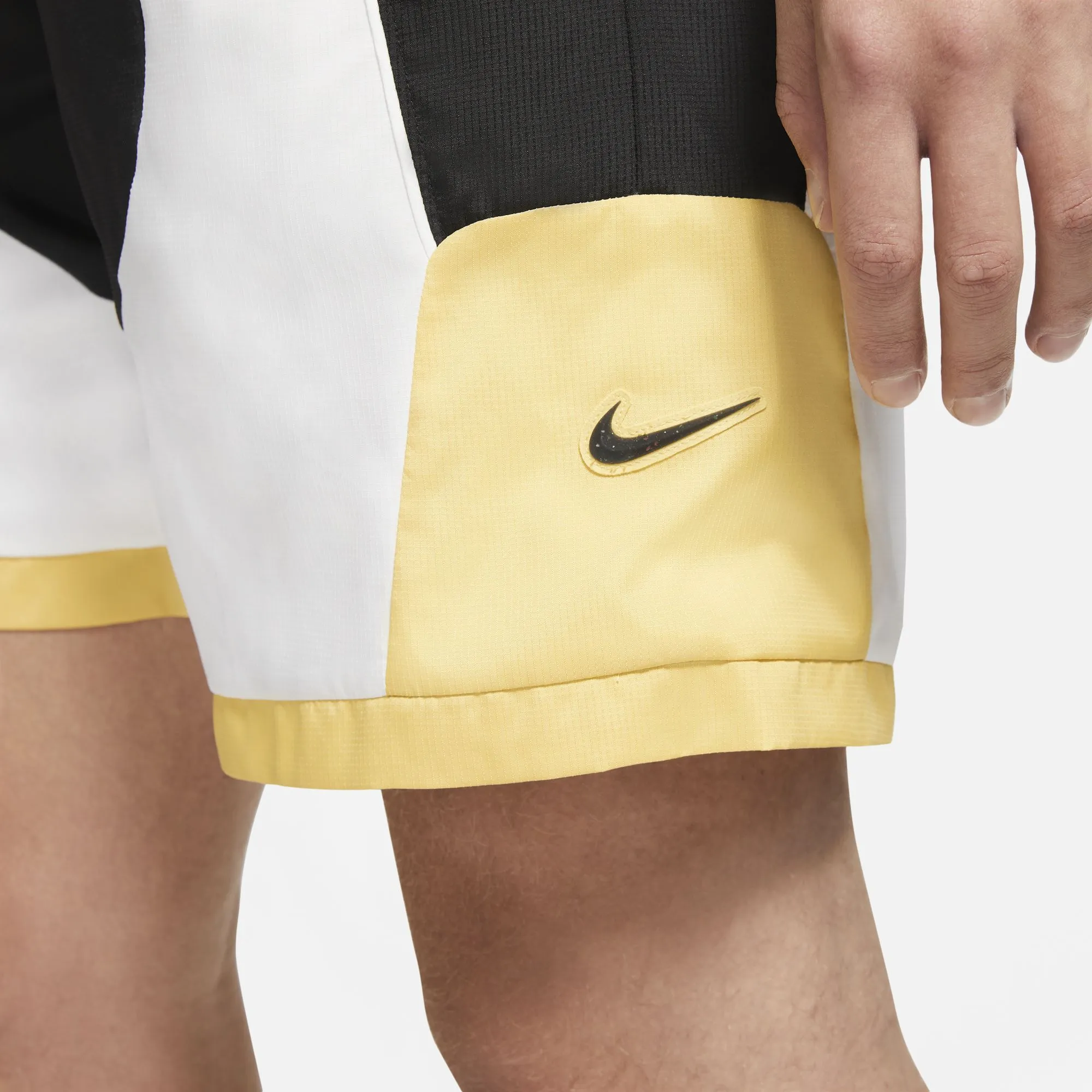Nike Basketball Throwback Shorts - Black/White/Saturn Gold