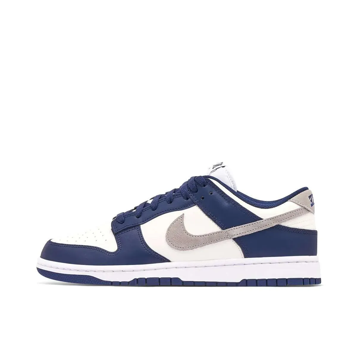 Nike Dunk Low ‘Midnight Navy’