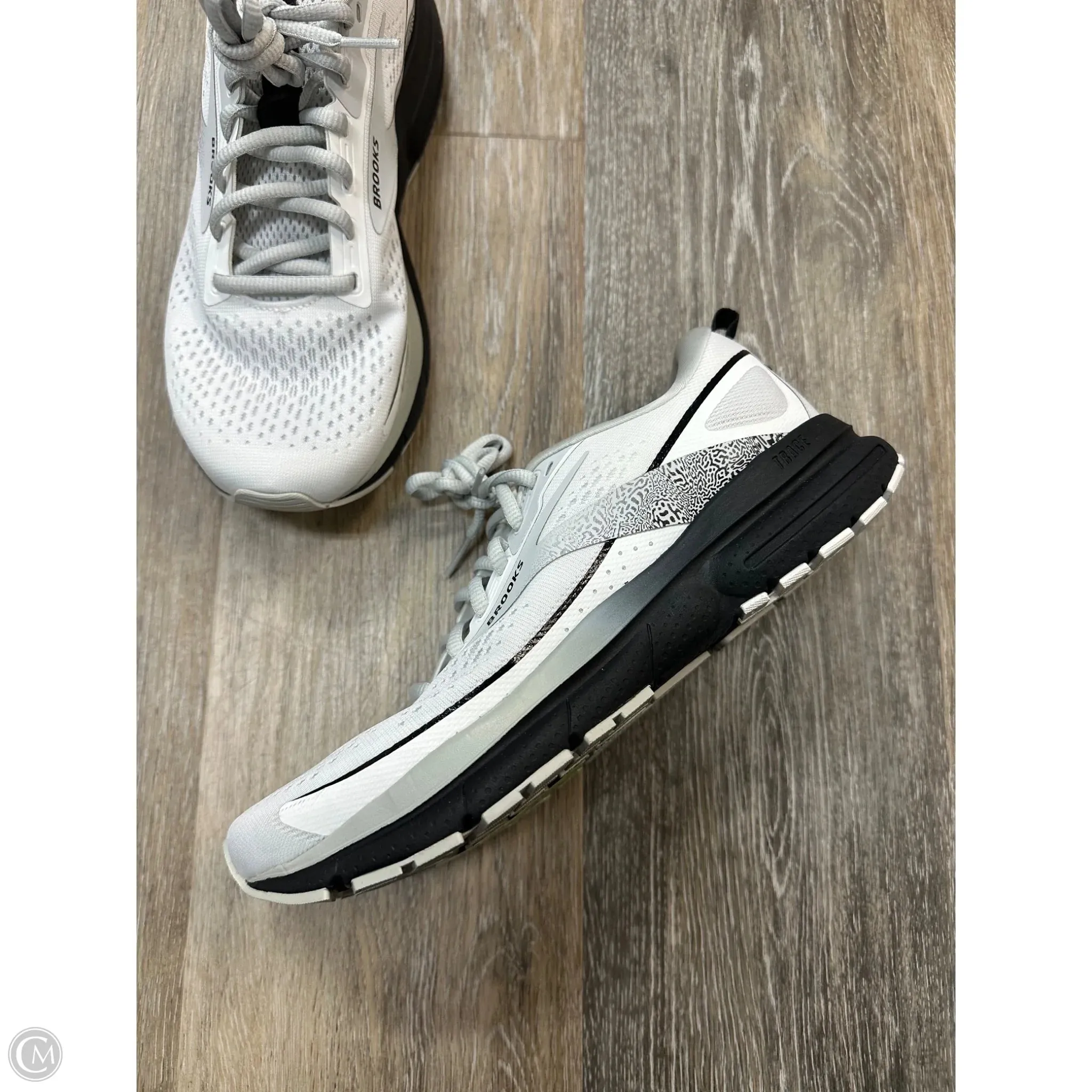 Shoes Athletic By Brooks In White, Size: 8